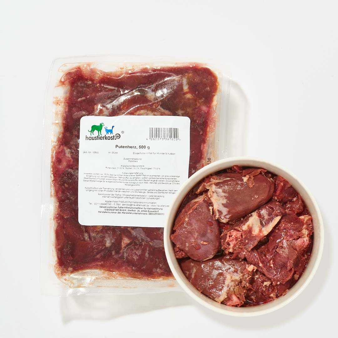 Putenherz 500 g, gefroren in durchsichtiger Verpackung, dargestellt im Napf