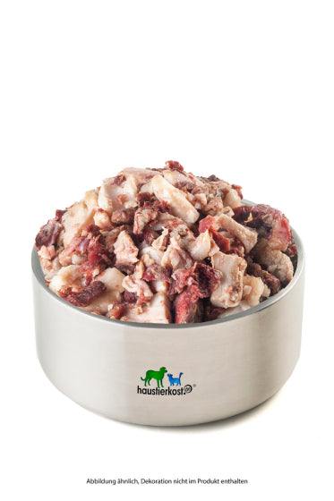 Tiefgekühltes Wildfett in Metallschale, 500 g, ideal für aktive Hunde.