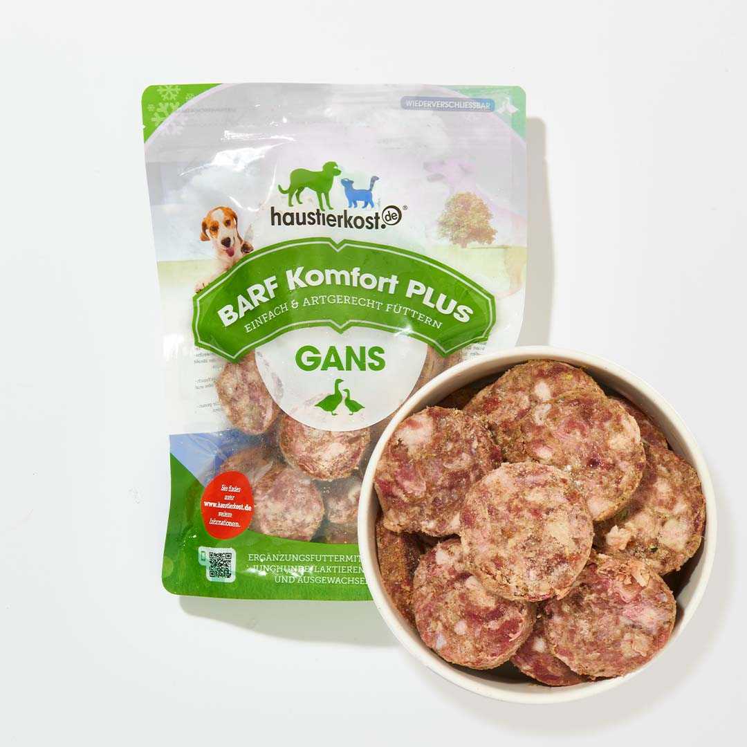 BARF Komfort PLUS Gans TALER, 800 g Packung mit Gans, Gemüse und Ergänzungen in Schüssel.
