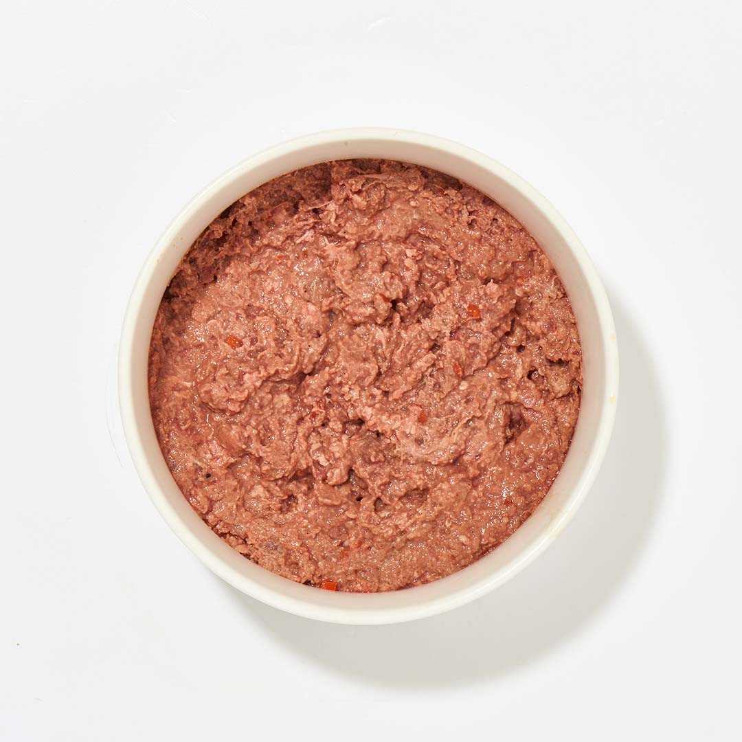 BARF Komfort PLUS CAT Lamm 250 g in Schale, Rohfutter für Vierbeiner mit Lamm, Karotten und Lachsöl.