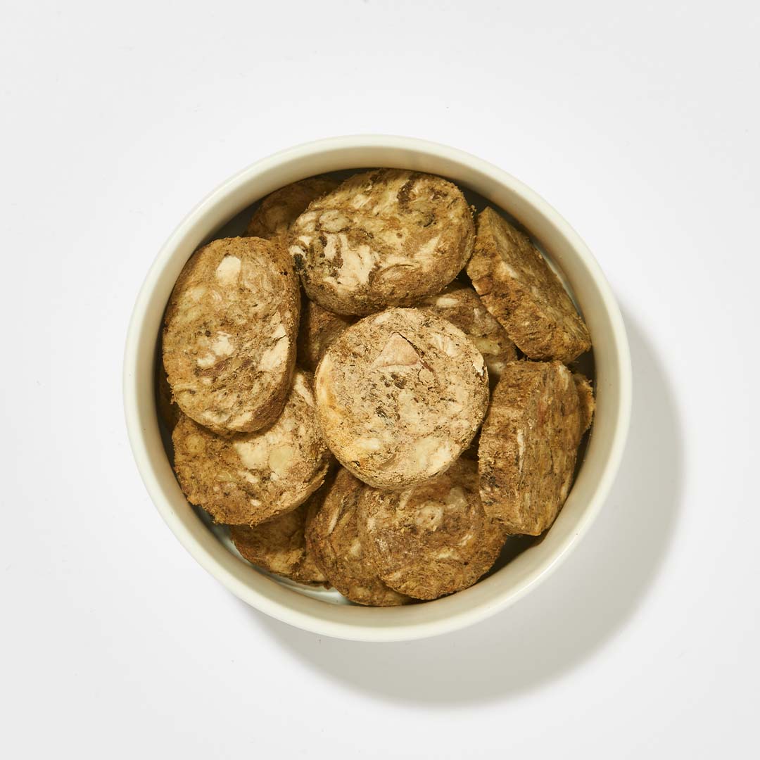 Gefriergetrocknete BARF2GO Pansenmix Taler als platzsparender Snack oder Belohnung für Hunde ohne Kühlung haltbar