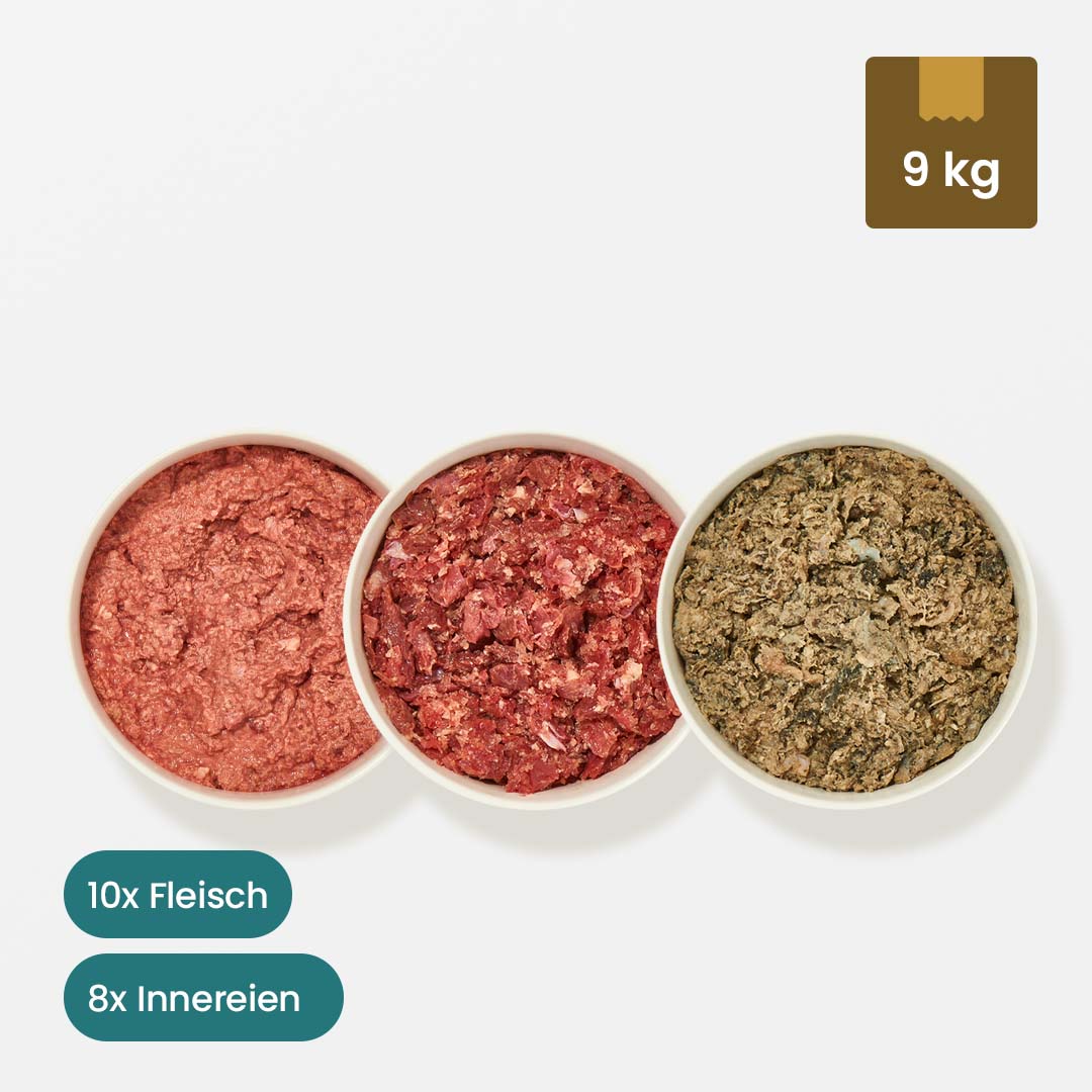 Paket Hund Ausgewachsen, 9 kg, bestehend aus verschiedenen Fleisch- und Innereien-Päckchen, als Tiefkühlware.
