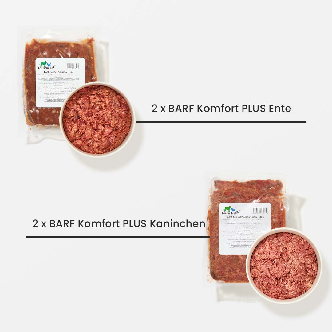 2 Packungen BARF Komfort PLUS Ente und 2 Packungen BARF Komfort PLUS Kaninchen Welpenfutter in vakuumierter Verpackung mit Futtermittelprobe in Schalen