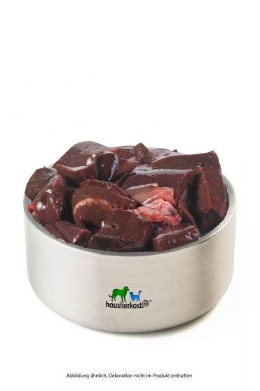 Pferdeleber in einer Metallschüssel, 500 g Portion, tiefgefroren.