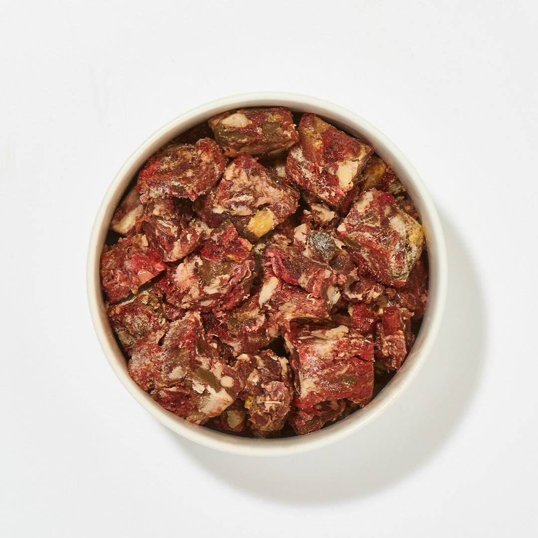 Pferdefleisch-Innereien-Würfel in einer Schüssel, 2 kg, geeignet für sensible Hunde und Katzen.