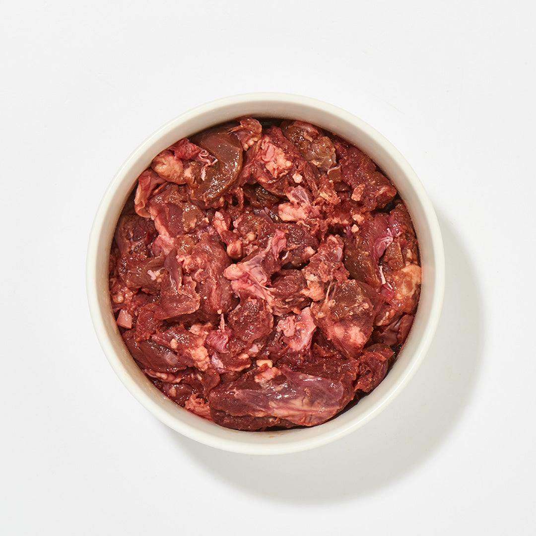 Kalbsherzwürfel in Schale, 500 g, tiefgekühlt, geeignet für Hunde und Katzen.