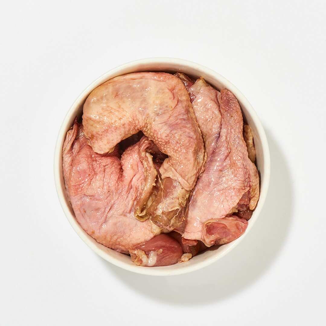 BIO Hühnerhälse mit Haut in Schale, 1 kg, natürlicher Calciumlieferant, DE-ÖKO-006 zertifiziert.