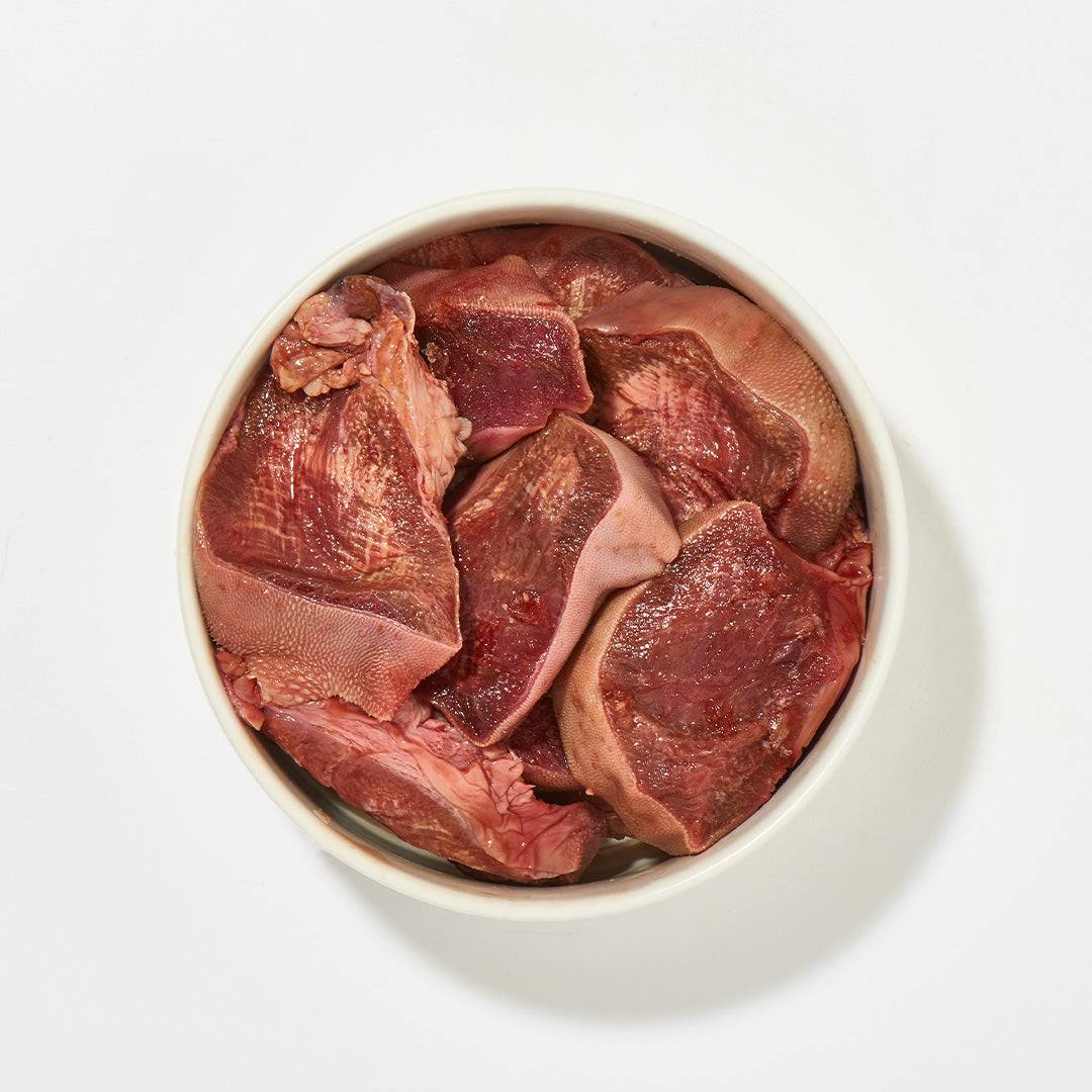 BIO Rinderzungenscheibe AT-ÖKO-301, 1 kg in Schale, geeignet für Hunde und Katzen.