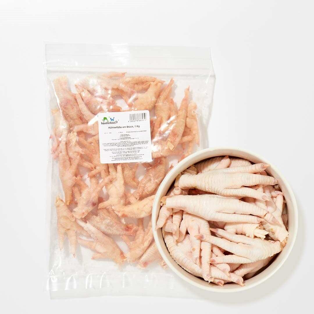 Hühnerfüße am Stück, 1 kg Packung und Schale, geeignet für gesunde ausgewachsene Hunde.