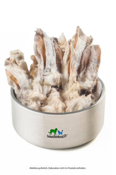 Getrocknete Kaninchenohren mit Fell in Edelstahlschale, 500 g, geeignet für allergische und kleine Hunde.