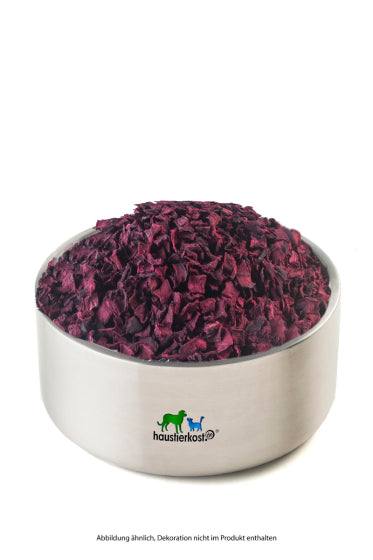Rote Beete Chips in einer Metallschüssel, 1 kg.