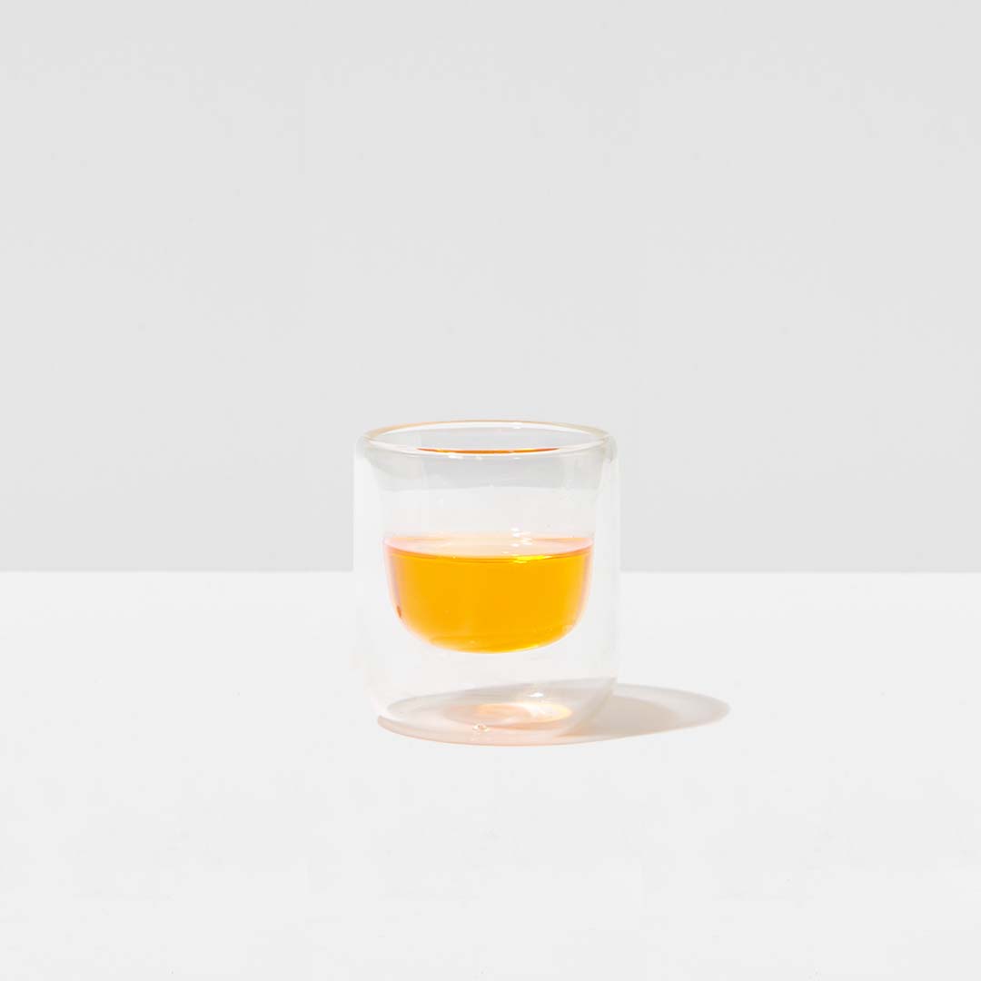 Glas mit Omega 3-6-9 und Vitamin E Öl für Haut, Fell und Immunsystempflege