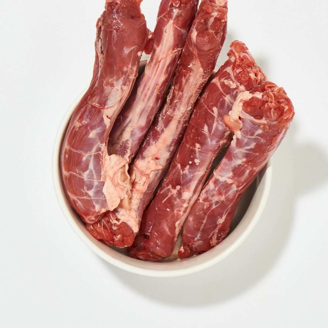 Entenhälse in Stücken, 1 kg, gefroren in einem Block, idealer Calciumlieferant und Knabberspaß.