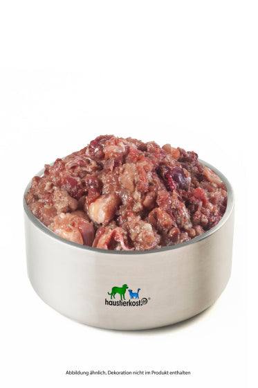 Kaninchen-Mix in Metallschale, Tierfutter für Hunde und Katzen.