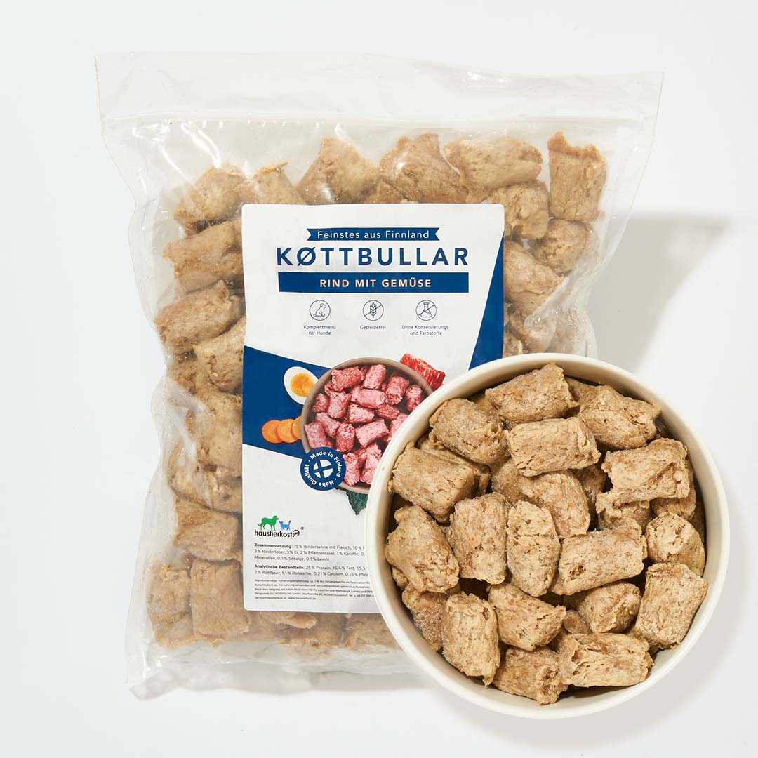 Köttbullar Rind mit Gemüse im wiederverschließbaren Beutel, portionsfertig in Schüssel serviert. Hochwertiges Hundefutter aus Finnland.