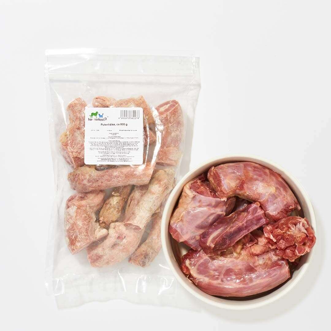 Putenhals in Stücken für Hunde als Snacks oder Mahlzeiten.