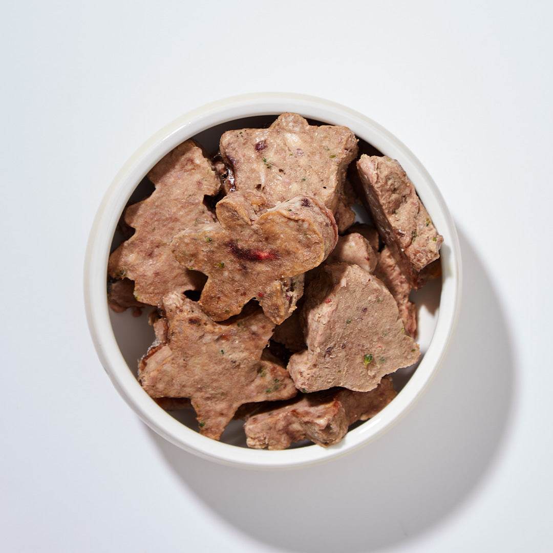 All-in-One Christmas Nuggets Truthahn in Schale, festliches Hundefutter mit Truthahn, Süßkartoffeln und Cranberries.