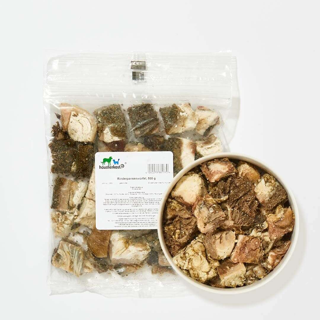 Rinderpansenwürfel in transparenter Verpackung und Schale, 500 g, für artgerechte Hundefütterung.