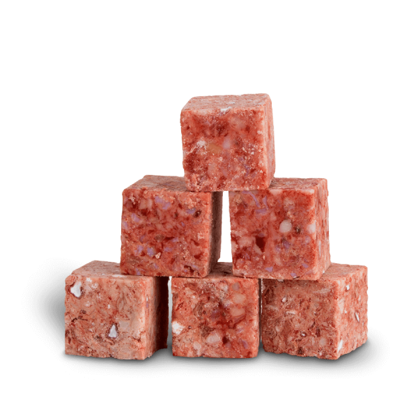 Fein zerkleinerte Lammknochenwürfel für kleine Hunde, Junioren und Senioren, reich an Calcium und Phosphor.