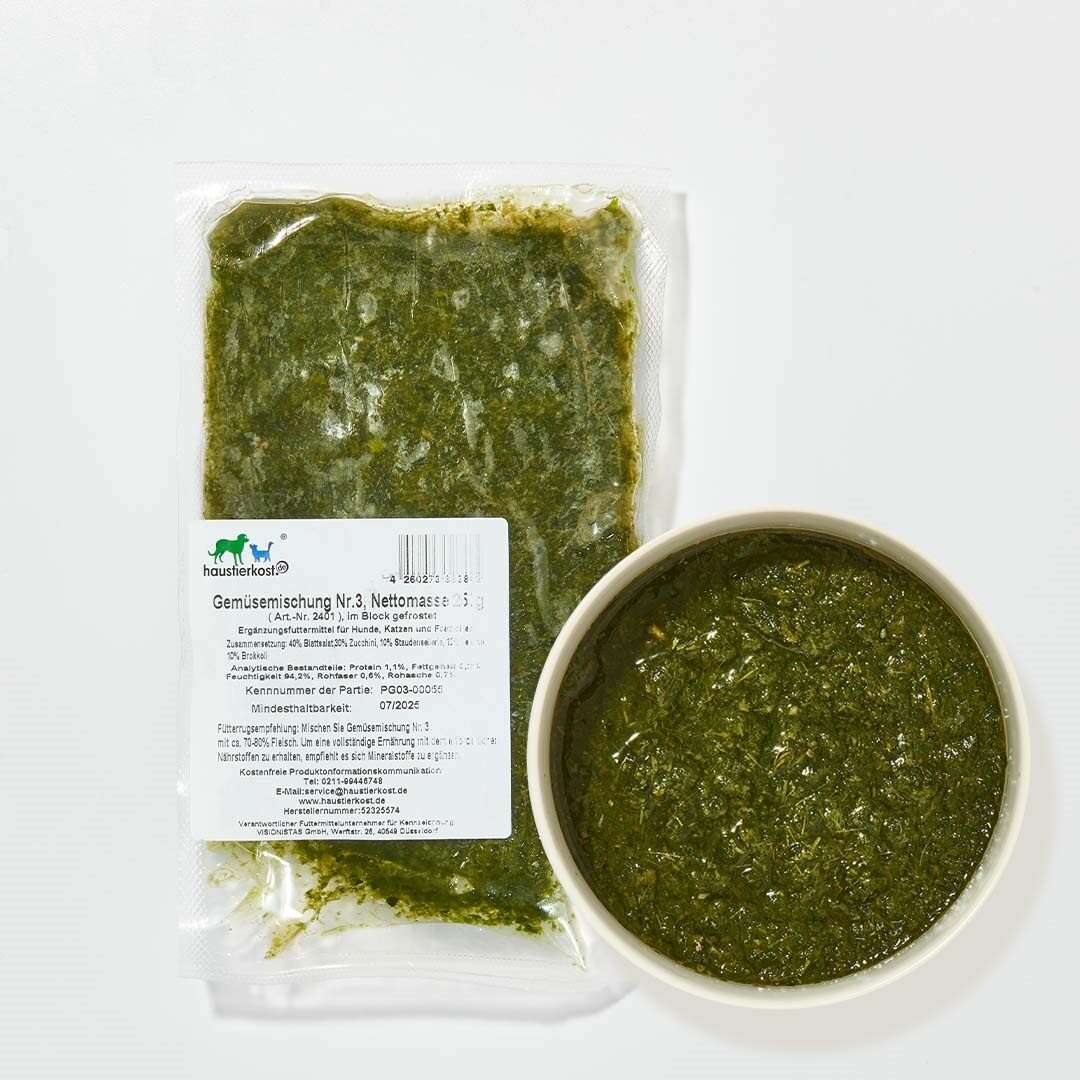 Gemüsemischung Nr. 3 in Verpackung und Schüssel, 250 g, bestehend aus Blattsalat, Zucchini, Staudensellerie, Fenchel und Brokkoli.