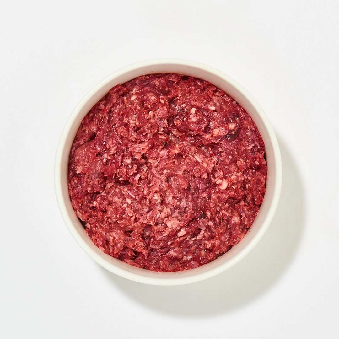 Kaninchenkarkasse gewolft in weißer Schale, 500 g, natürlicher Calciumlieferant für Hunde, tiefgefroren.