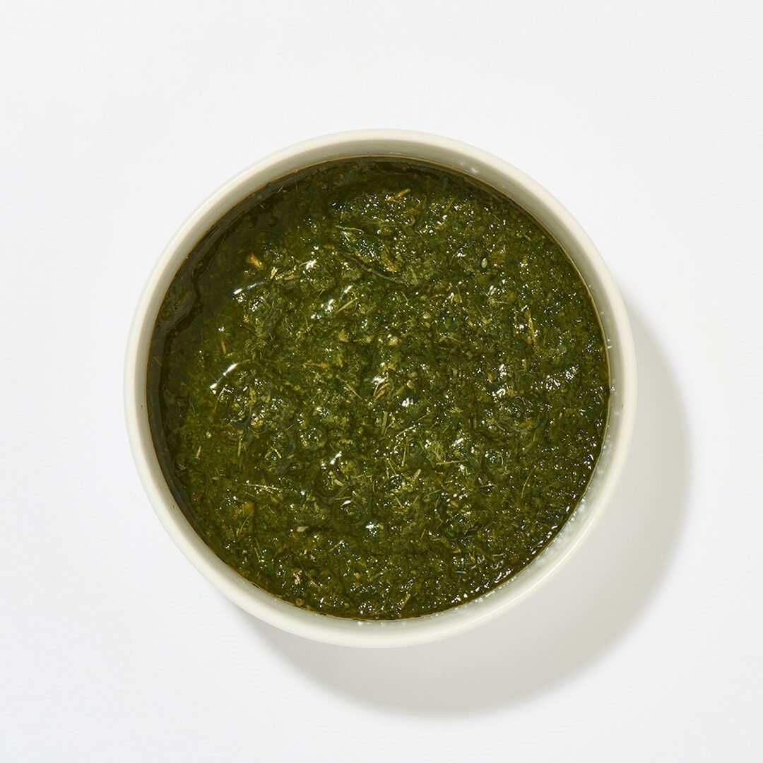 Gemüsemischung Nr. 3 in weißer Schüssel, 250 g, enthält Blattsalat, Zucchini, Staudensellerie, Fenchel, Brokkoli.