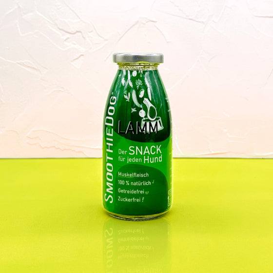 SmoothieDog® Lamm-Smoothie für Hunde, 250 ml Flasche, natürliche Zutaten, vielseitig einsetzbar.