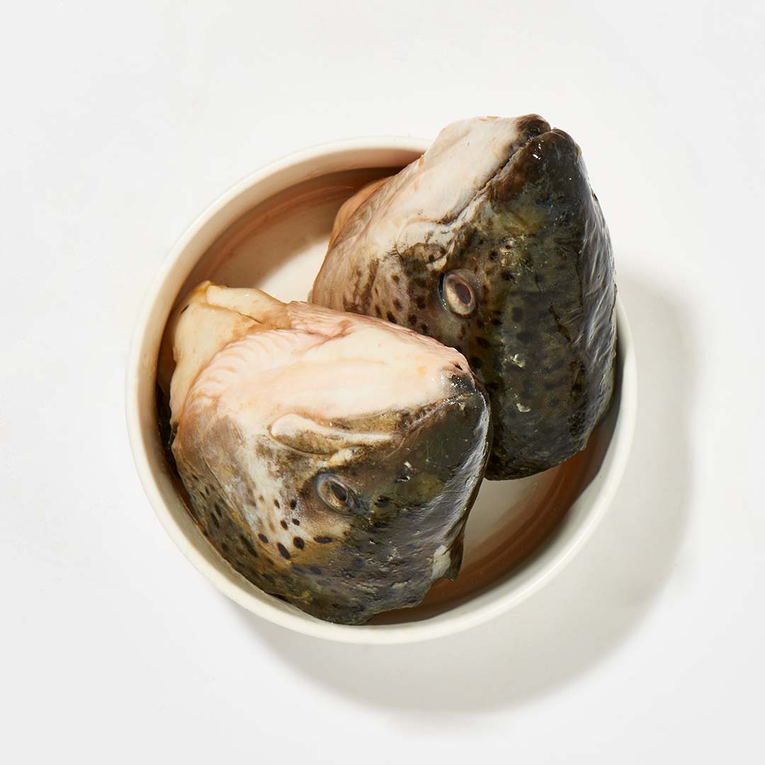 Whole salmon heads (2 pieces)